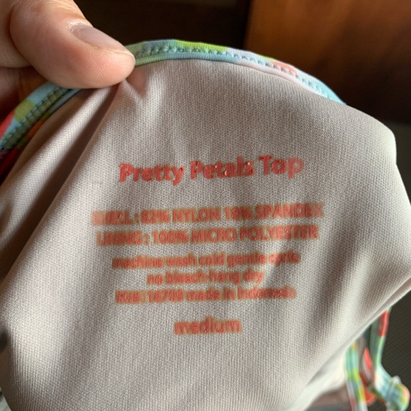 Flower Pattern Frilly Top - Picture 5 of 5